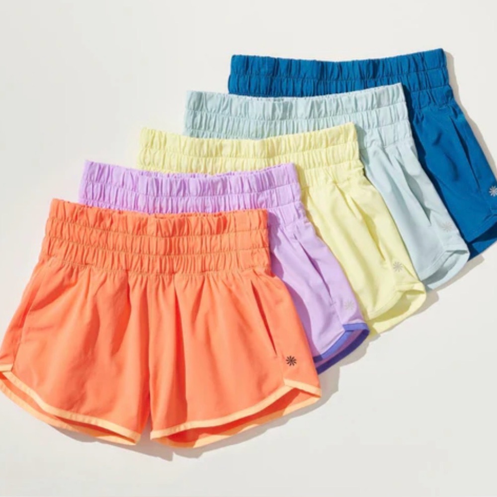 Athleta Girl Run Free Shorts in Purple. Size M